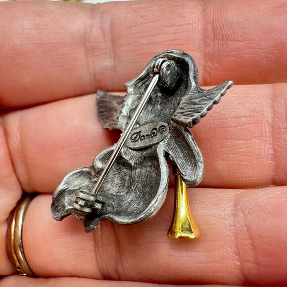 Vintage Jewelry Dana Angel with Trumpet brooch pin - Picture 3 of 3